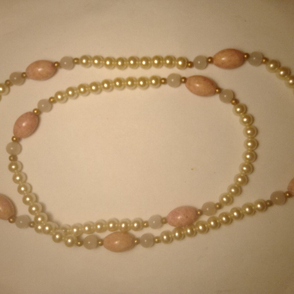 pearl rose quartz gold tone beads necklace